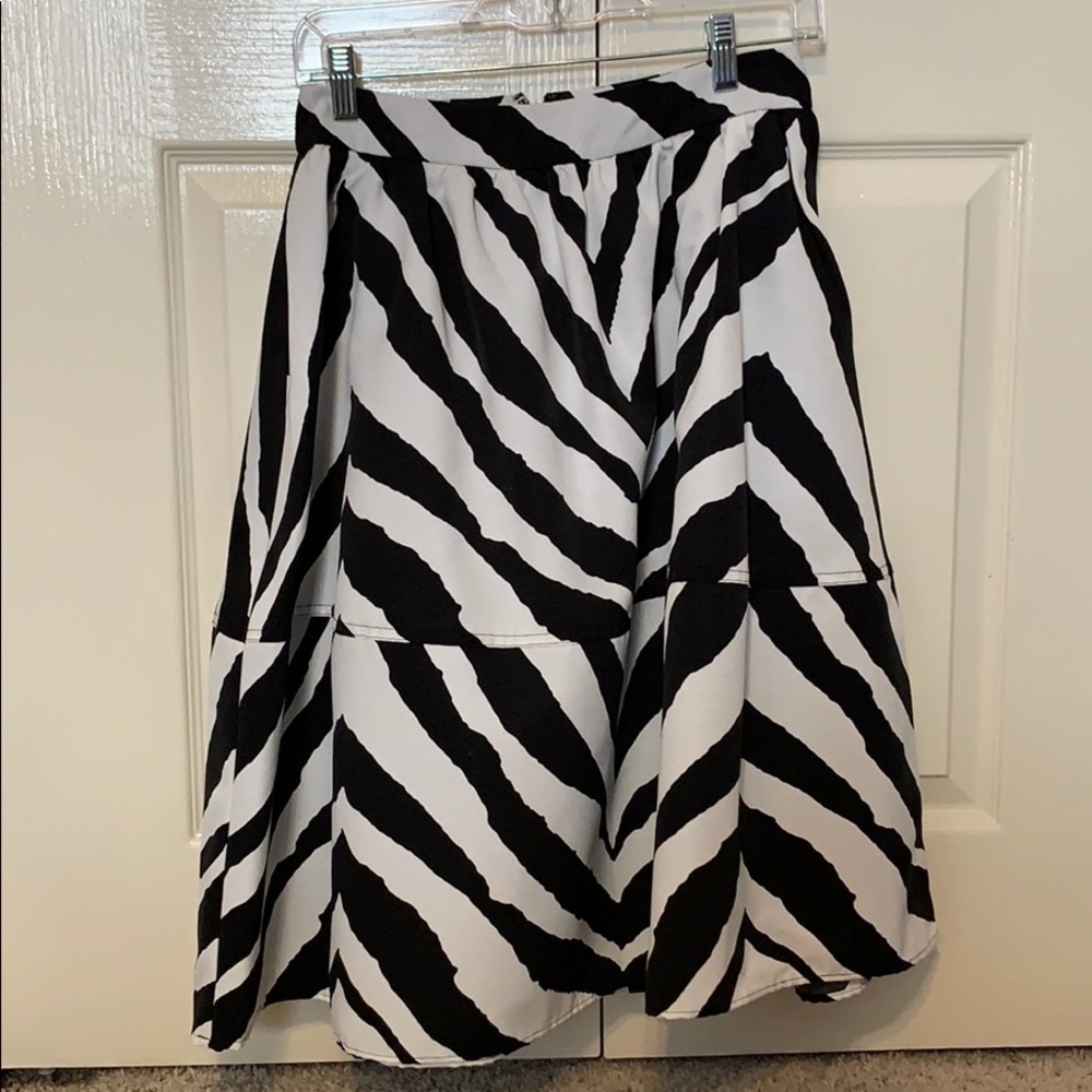Express Midi Skirt with Pockets